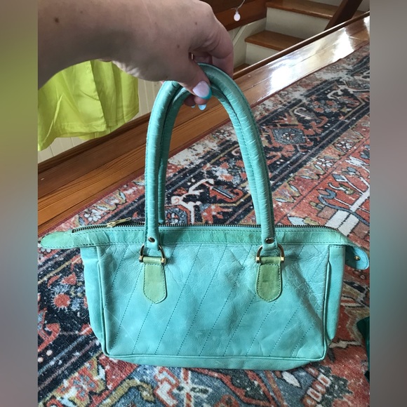 Vintage Green Leather Handbag Gold Details and Lined - Picture 7 of 8